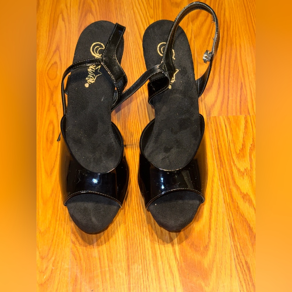 Pleaser KISS-209 Platform Heels – Women’s Size 11 – Black – 6” Heel